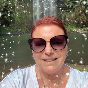 Meet your Posher, Elaine